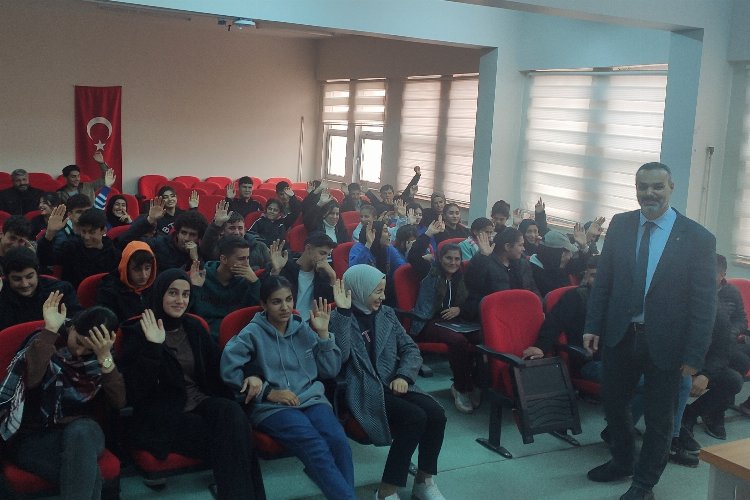 Hasankeyf’te 'başarıda arkadaş seçimi' konferansı