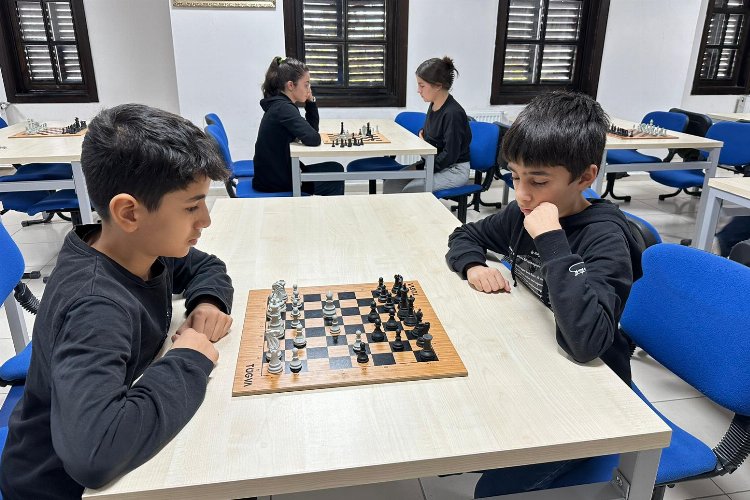 Malatya'da öğrenciler satrançta akıl teri döktü