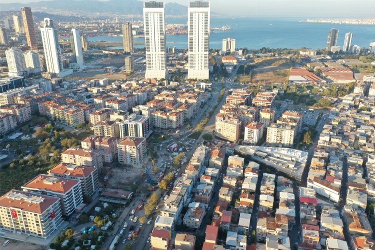 İzmir'de kaç bina deprem riskinde?