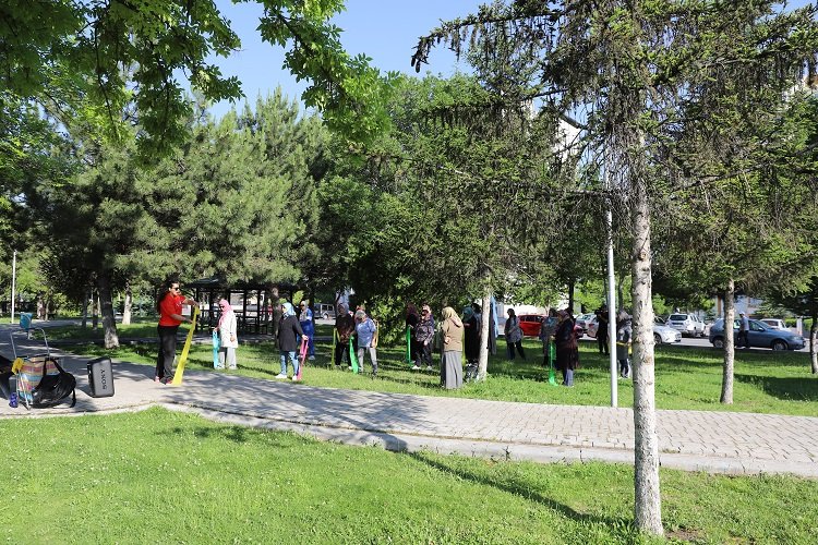 Kayseri Büyükşehir'den kadınlara sabah sporu etkinliği