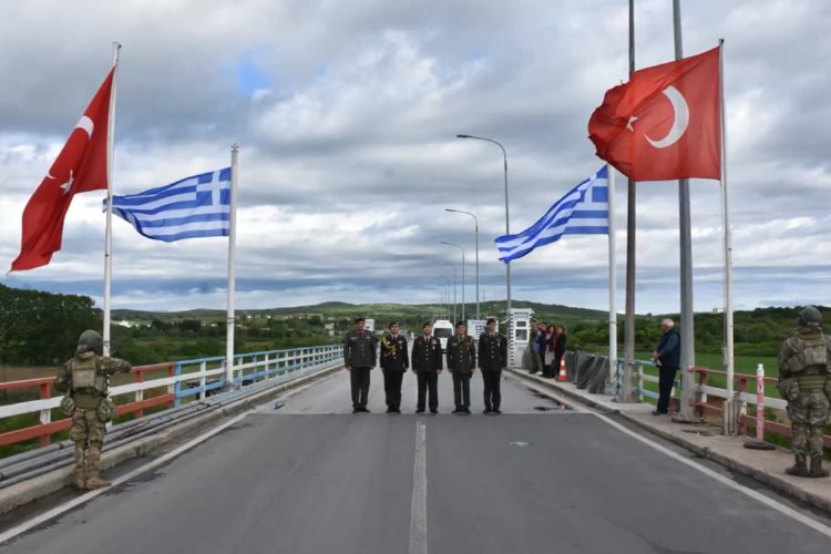 Trk askeri yetkililerden Yunanistan'a ziyaret